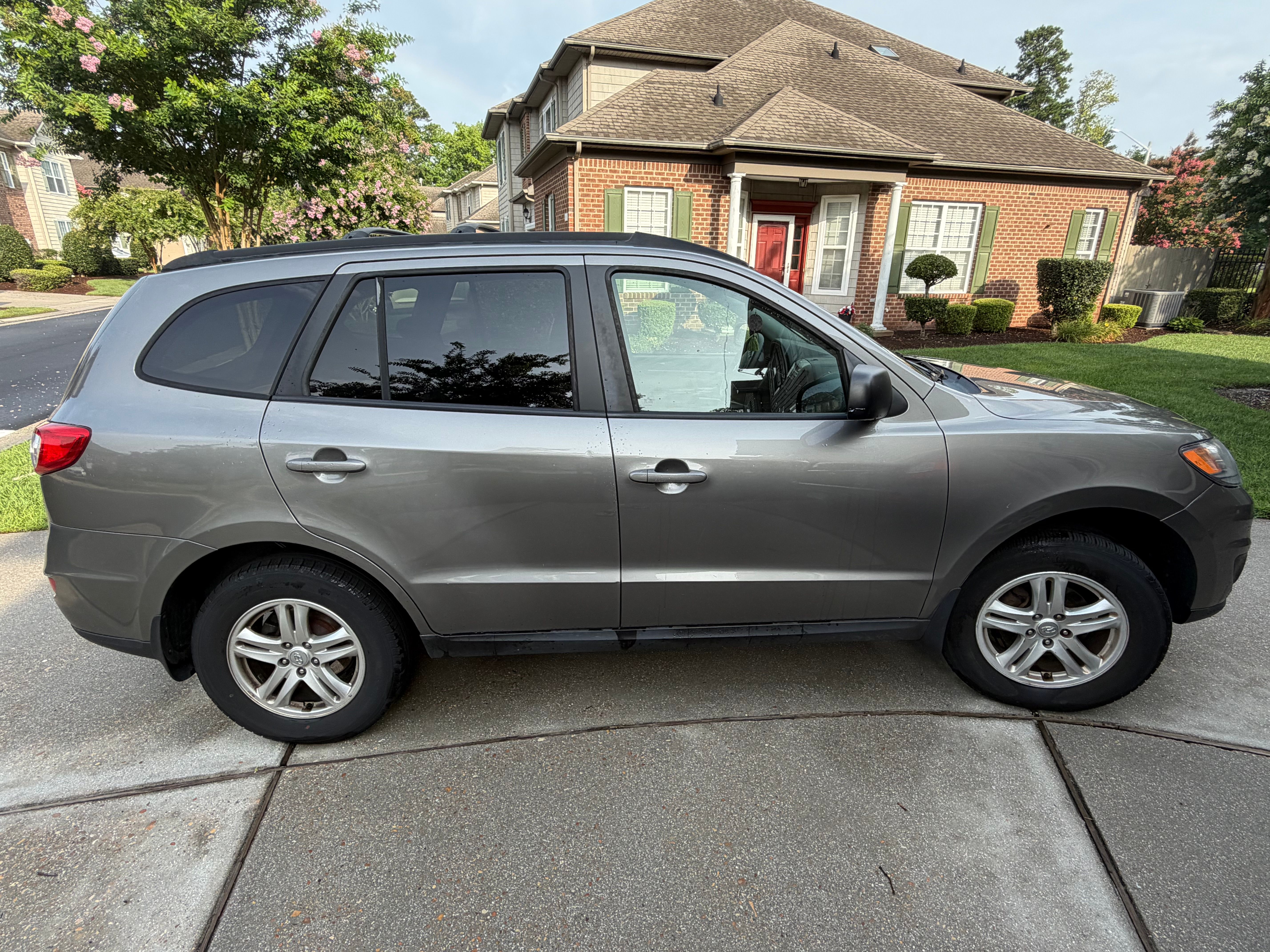 Used 2012 Hyundai Santa Fe GLS AWD/4WD image 1