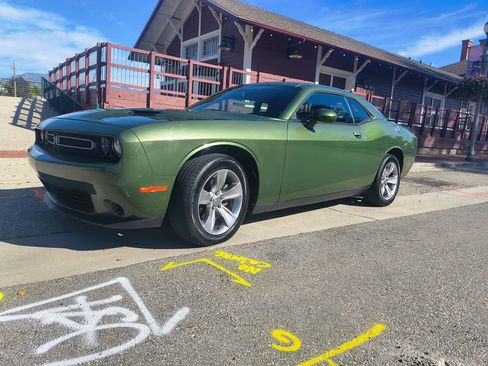 Used 2018 Dodge Challenger SXT image 4