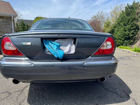 Used 2004 Jaguar XJR image 10