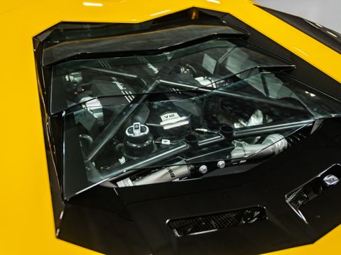 Used 2018 Lamborghini Aventador S image 12