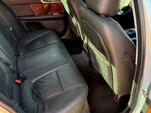 Used 2015 Jaguar XF Premium image 9