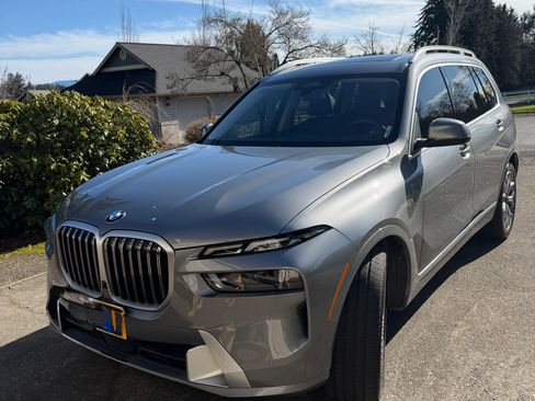 Used 2023 BMW X7 xDrive40i w/ Premium Package image 1