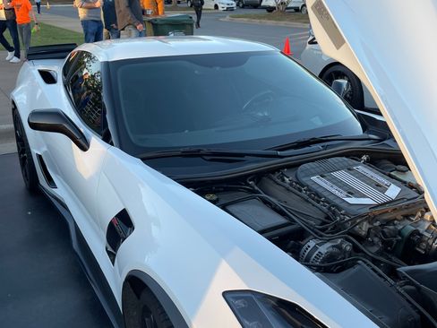 Used 2015 Chevrolet Corvette Z06 w/ 3LZ Preferred Equipment Group image 9