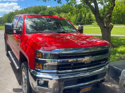 Used 2019 Chevrolet Silverado 2500 LTZ w/ Vortec Plus Package AWD/4WD image 1