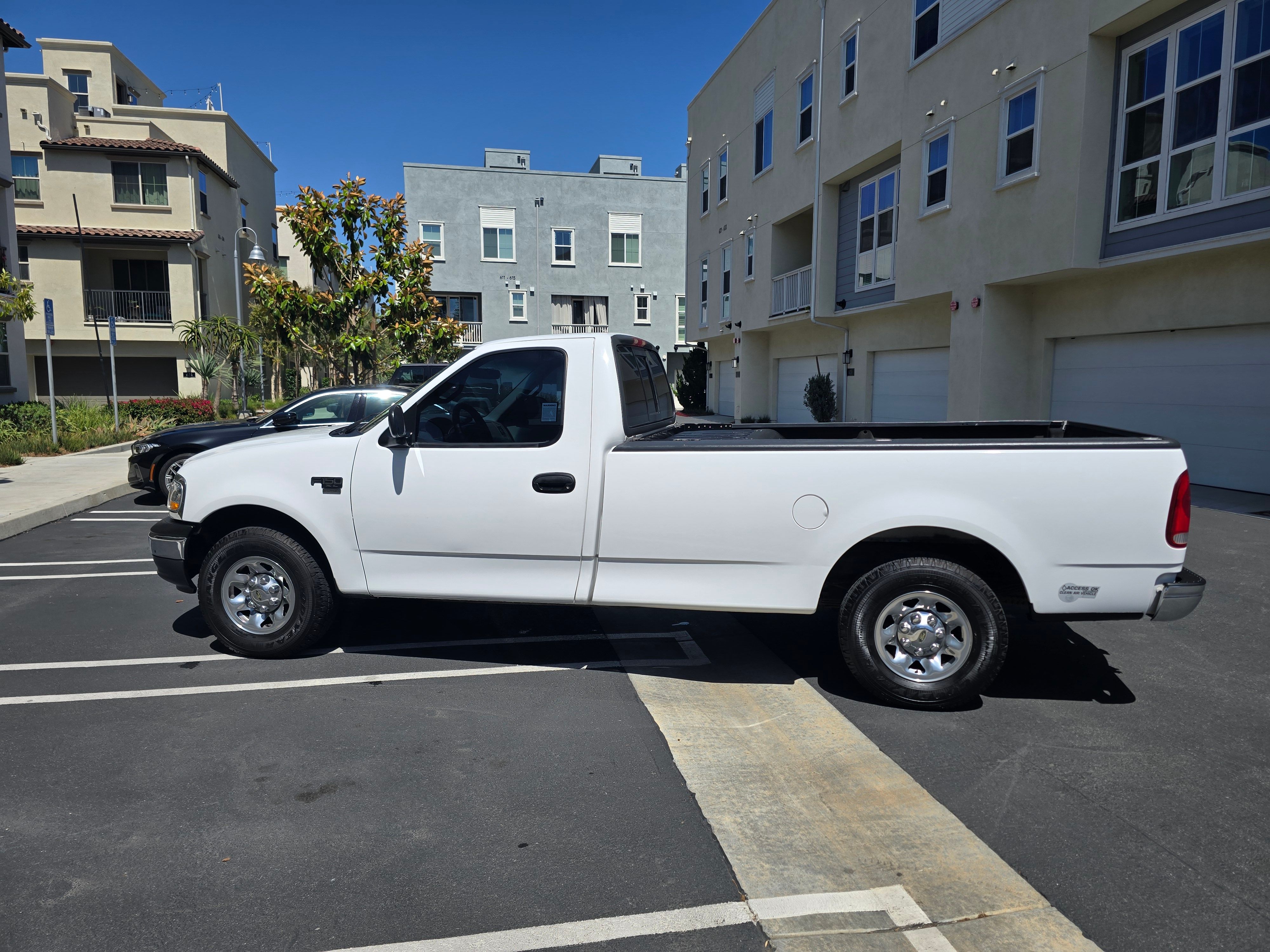Used 2001 Ford F150 XLT RWD image 2