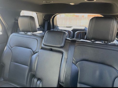 Used 2018 Ford Explorer Limited image 2