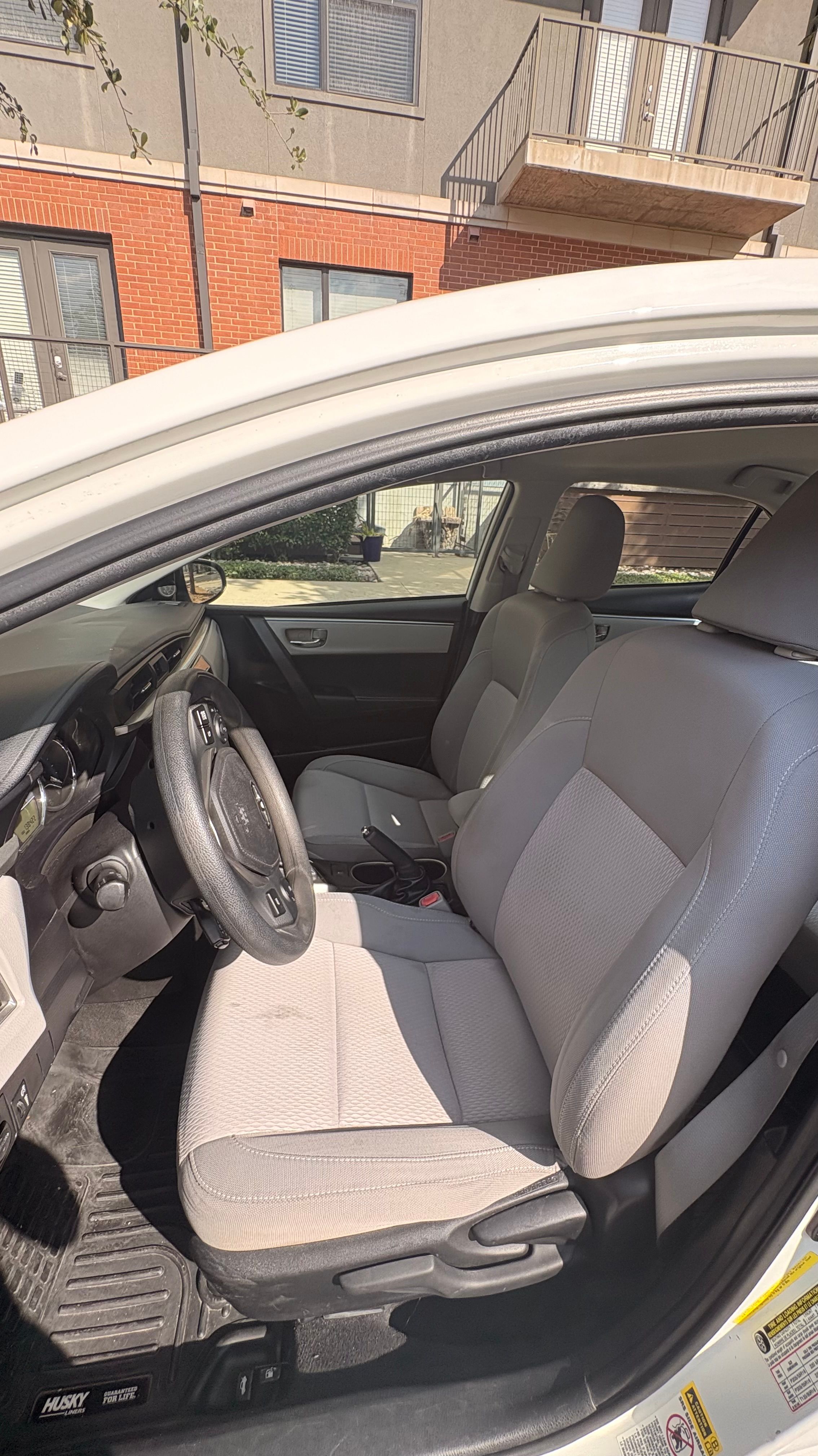 Used 2015 Toyota Corolla LE FWD image 14