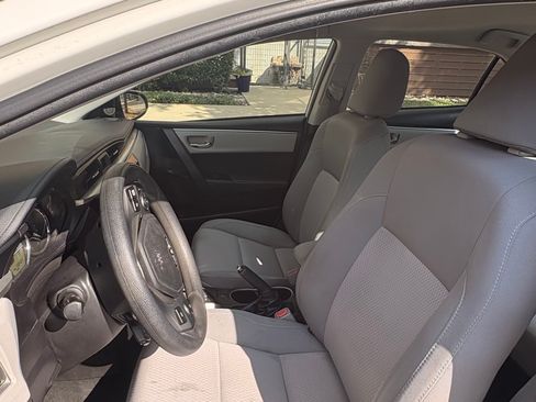 Used 2015 Toyota Corolla LE FWD image 14