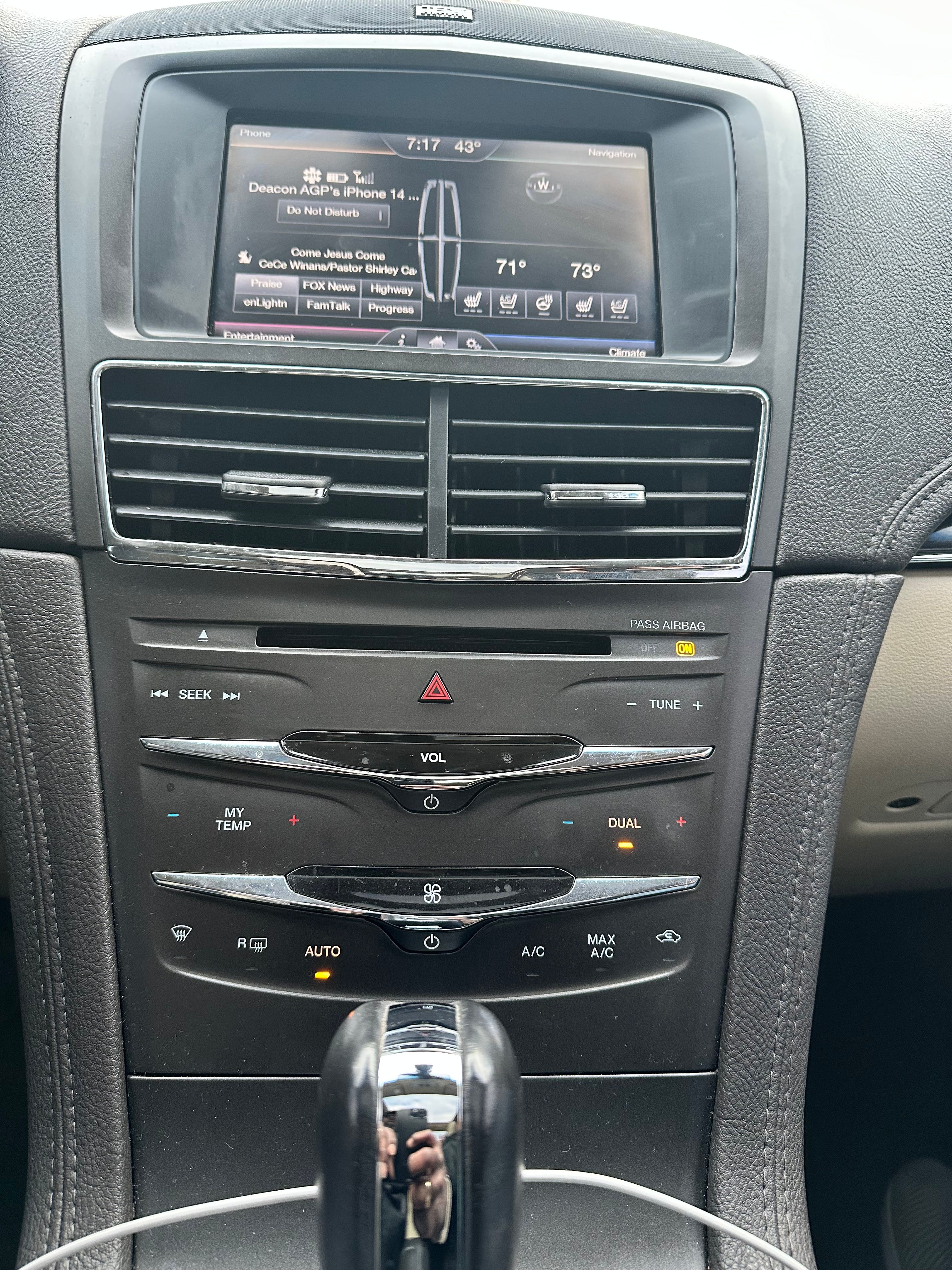 Used 2013 Lincoln MKT AWD image 13