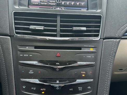 Used 2013 Lincoln MKT AWD image 13