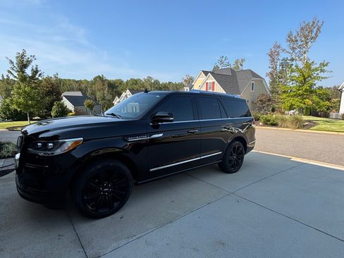 Used 2023 Lincoln Navigator Reserve image 4