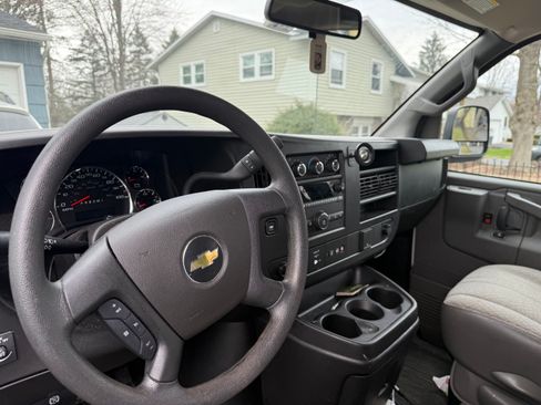 Used 2022 Chevrolet Express 3500 LS image 8