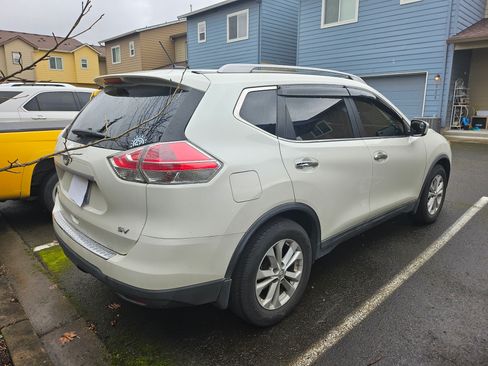 Used 2015 Nissan Rogue SV image 5