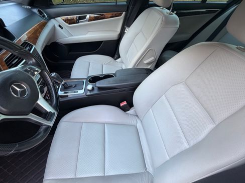 Used 2012 Mercedes-Benz C 250 C 250 Luxury Sedan 4D image 6
