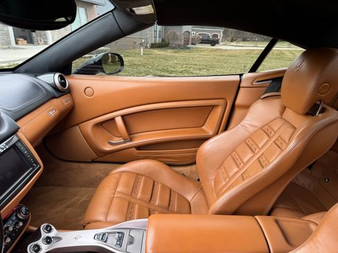Used 2010 Ferrari California image 27