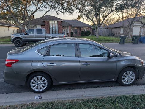 Used 2017 Nissan Sentra S image 6