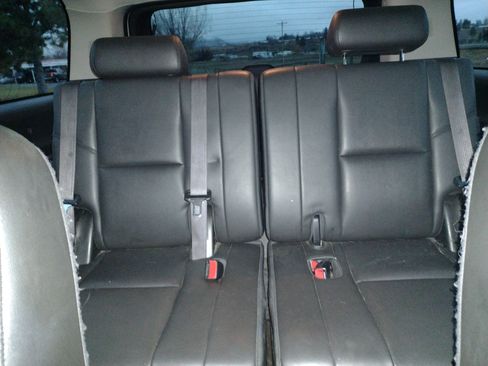 Used 2013 Cadillac Escalade ESV Premium image 17