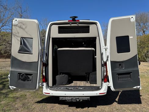 Used 2023 Mercedes-Benz Sprinter 3500 image 18