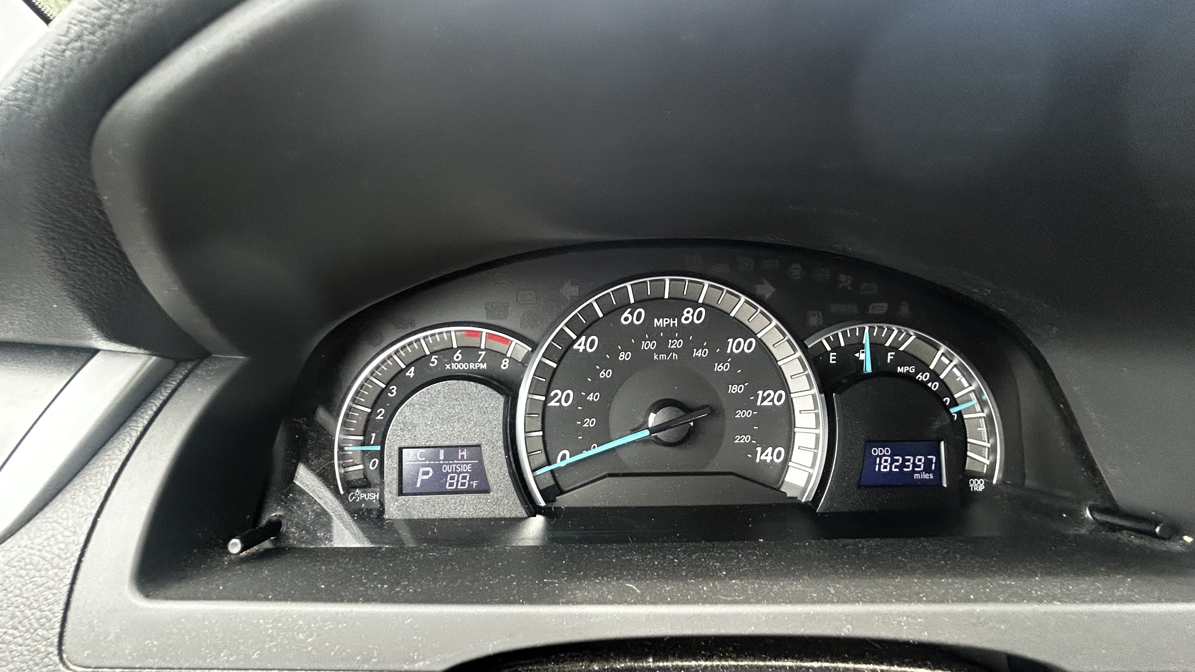 Used 2012 Toyota Camry SE w/ Leather Pkg FWD image 12