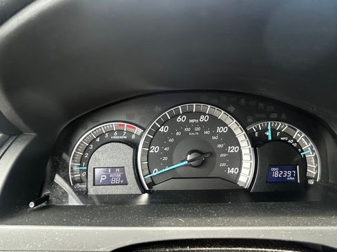 Used 2012 Toyota Camry SE w/ Leather Pkg FWD image 12