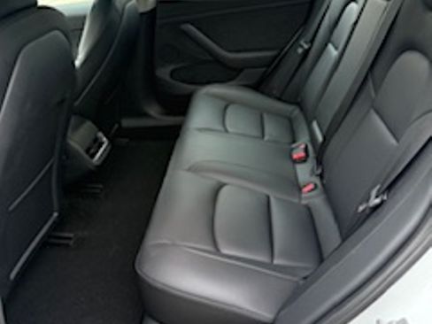 Used 2023 Tesla Model 3 Standard Range image 8