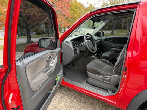 Used 2002 Chevrolet Tracker ZR2 image 8