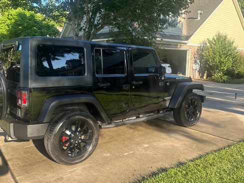 Used 2013 Jeep Wrangler Unlimited Rubicon w/ Connectivity Group image 2