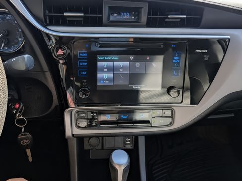 Used 2017 Toyota Corolla LE image 10