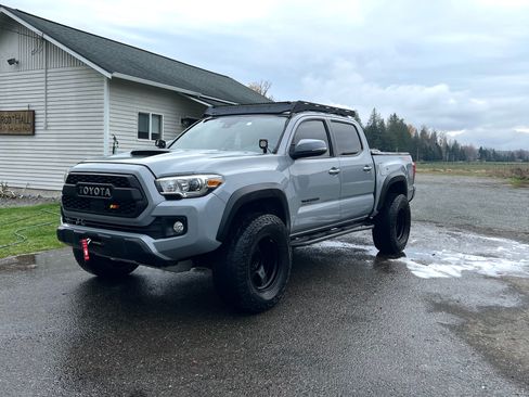 Used 2019 Toyota Tacoma TRD Off-Road w/ Technology Package image 1