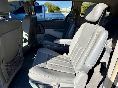 Used 2010 Dodge Grand Caravan SXT image 11