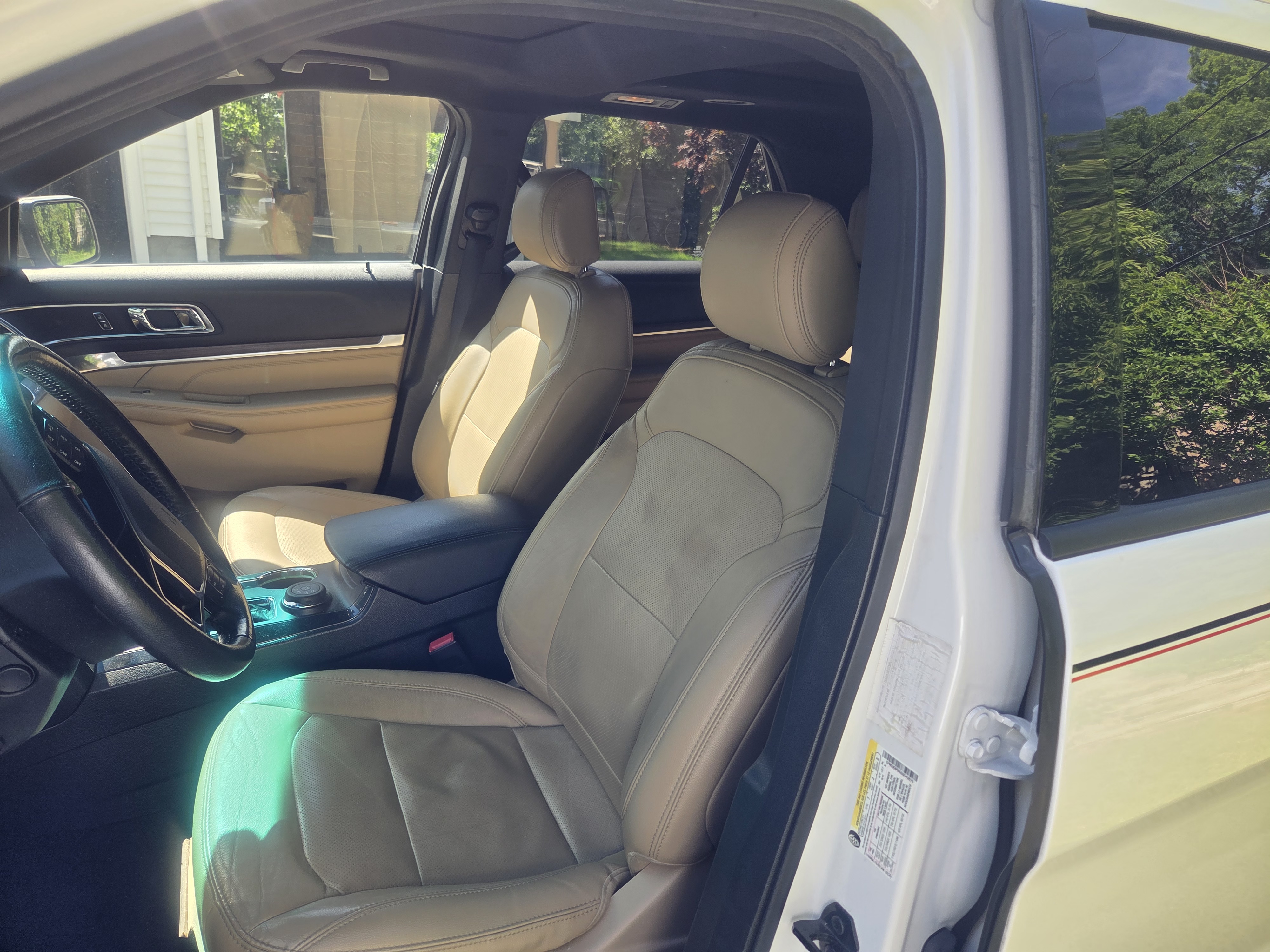Used 2016 Ford Explorer Limited w/ Equipment Group 301A AWD/4WD image 8