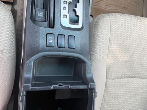Used 2006 Toyota 4Runner SR5 AWD/4WD image 28