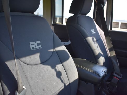 Used 2014 Jeep Wrangler Unlimited Sahara image 12