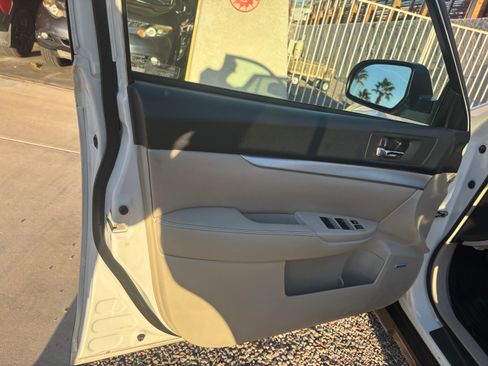 Used 2011 Subaru Outback 2.5i Premium image 15