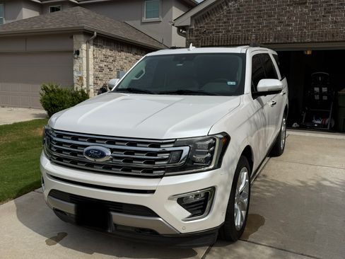 Used 2018 Ford Expedition Limited w/ Equipment Group 302A AWD/4WD image 16