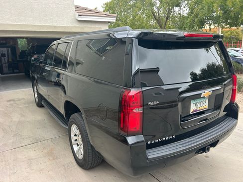 Used 2019 Chevrolet Suburban LT image 9