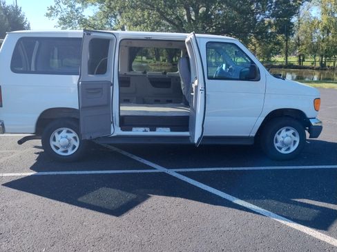 Used 2007 Ford E-350 and Econoline 350 XLT image 6