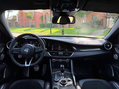 Used 2017 Alfa Romeo Giulia Quadrifoglio RWD image 17