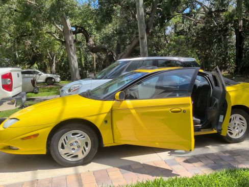 Used 2001 Saturn S-Series SC2 image 4