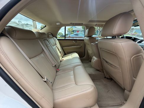 Used 2007 Cadillac DTS w/ Sun And Sound Package FWD image 11