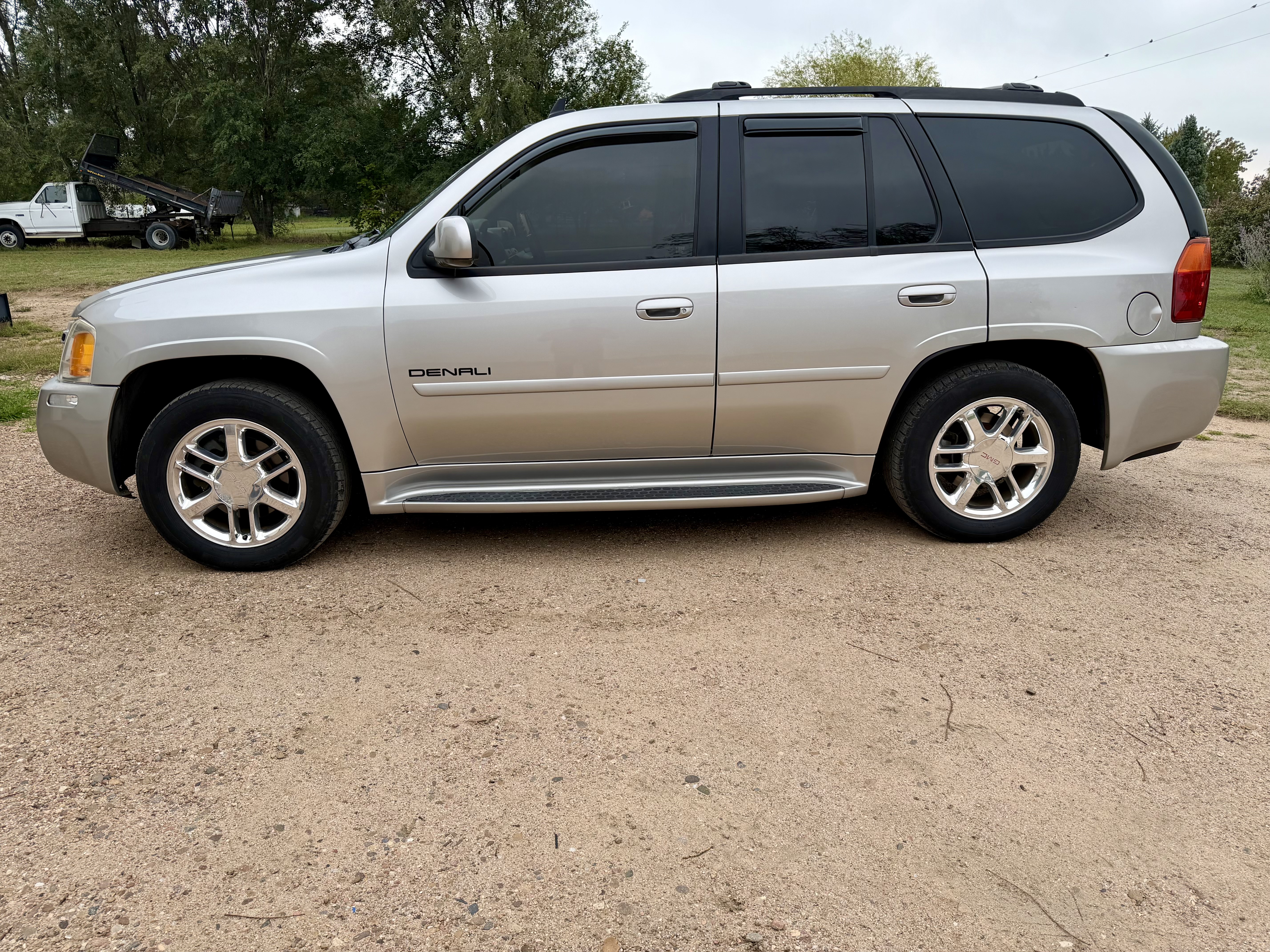 Used 2006 GMC Envoy Denali AWD/4WD image 2