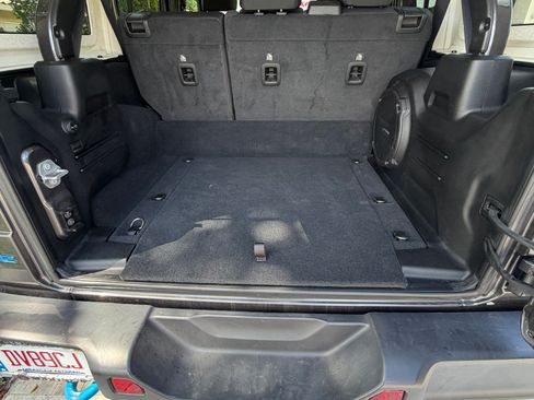 Used 2022 Jeep Wrangler Unlimited Rubicon 4xe AWD/4WD image 12