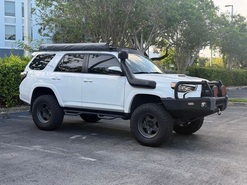 Used 2019 Toyota 4Runner TRD Off-Road AWD/4WD image 2