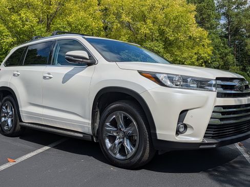 Used 2019 Toyota Highlander Limited Platinum AWD/4WD image 5