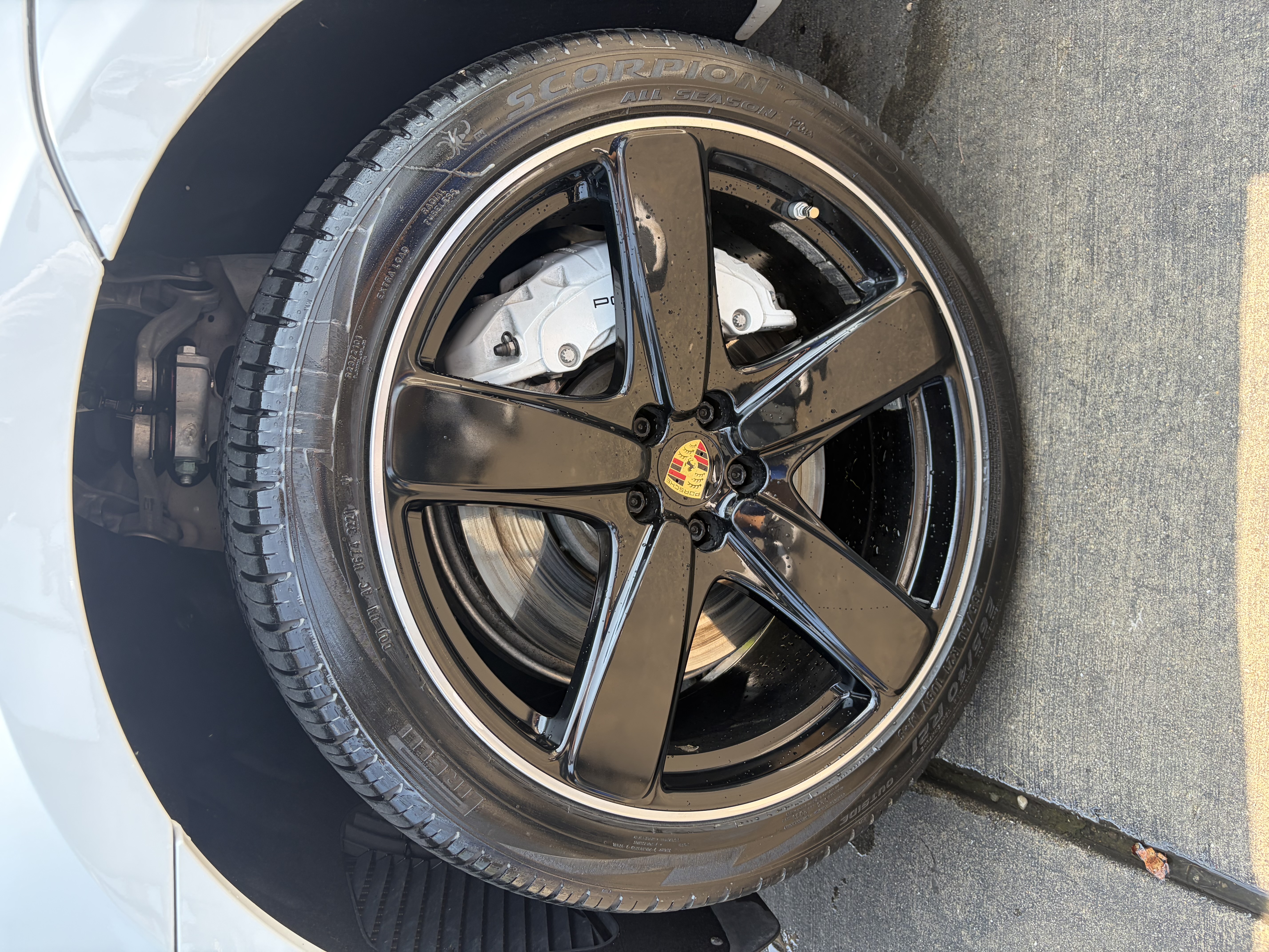 Used 2021 Porsche Macan Turbo AWD/4WD image 16