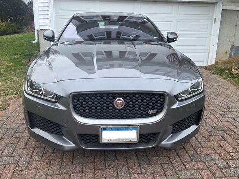 Used 2018 Jaguar XE S image 6