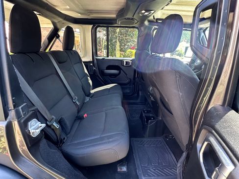 Used 2019 Jeep Wrangler Unlimited Sport S AWD/4WD image 16