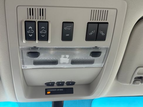 Used 2009 Chevrolet Tahoe LTZ image 14