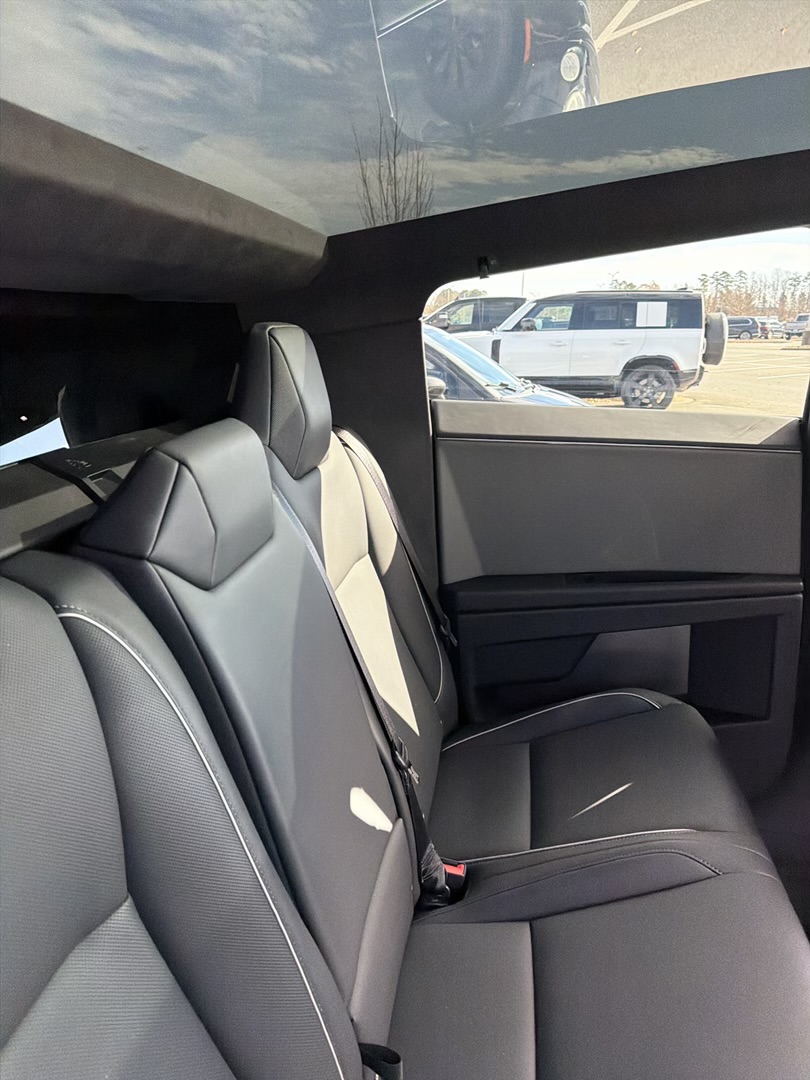Used 2025 Tesla Cybertruck AWD Crew Cab image 8