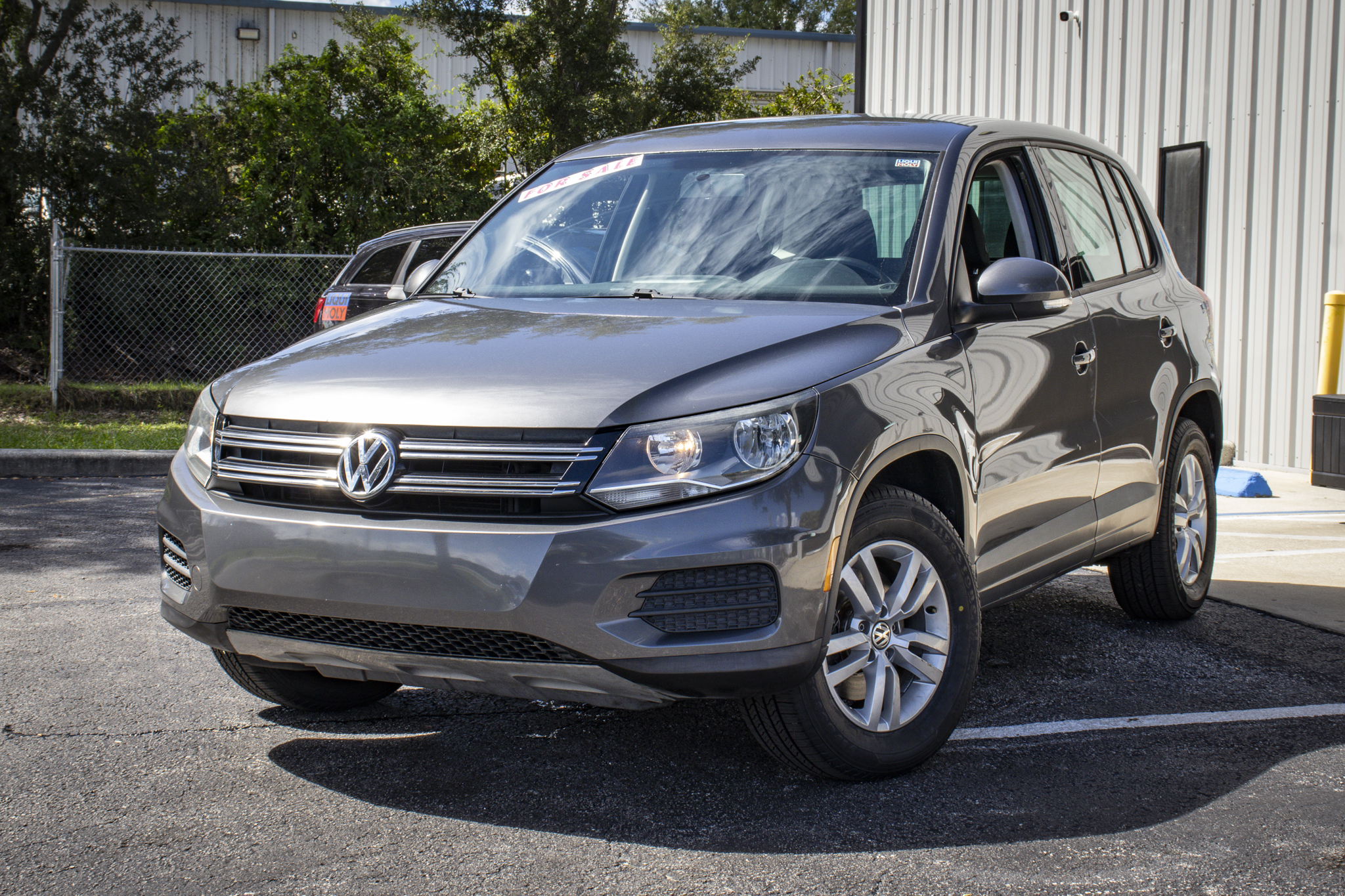 Used 2014 Volkswagen Tiguan S FWD image 1